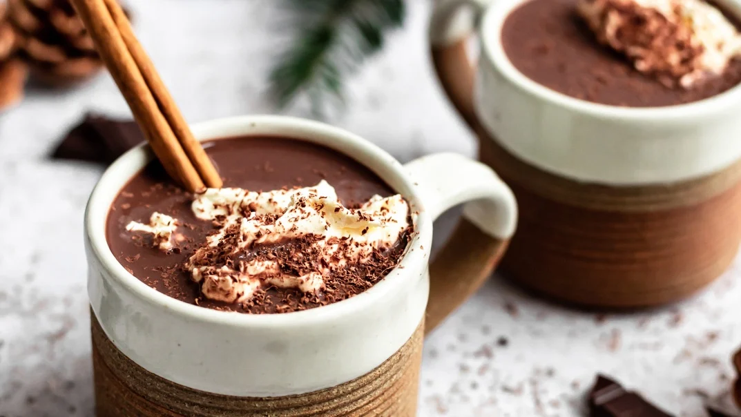 The BEST Healthy Hot Chocolate Recipe (vegan & dairy-free!)