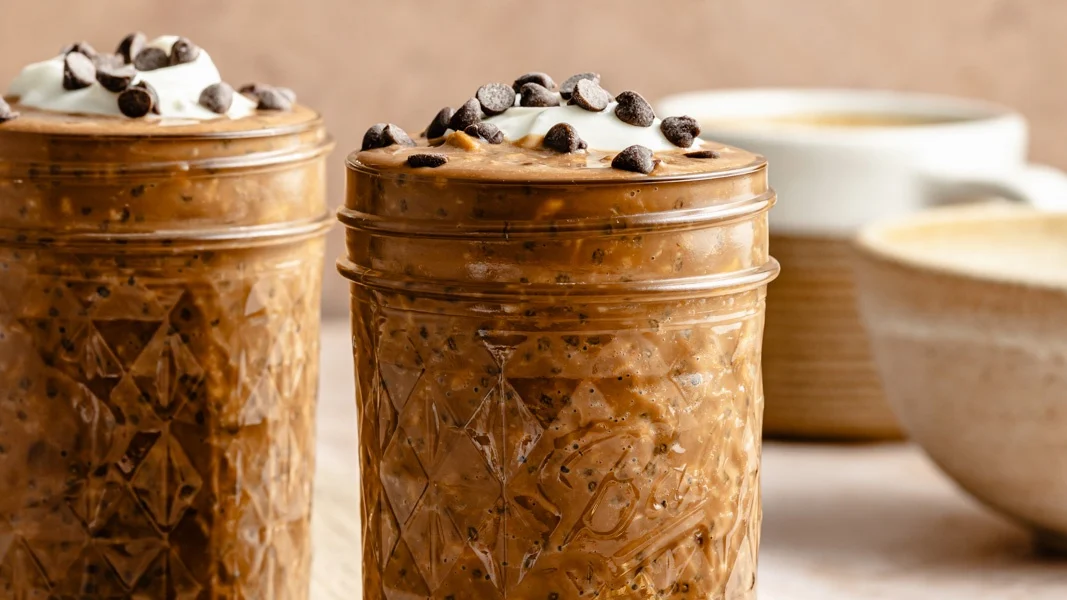 High-Protein Coffee Overnight Oats (30g of protein!)