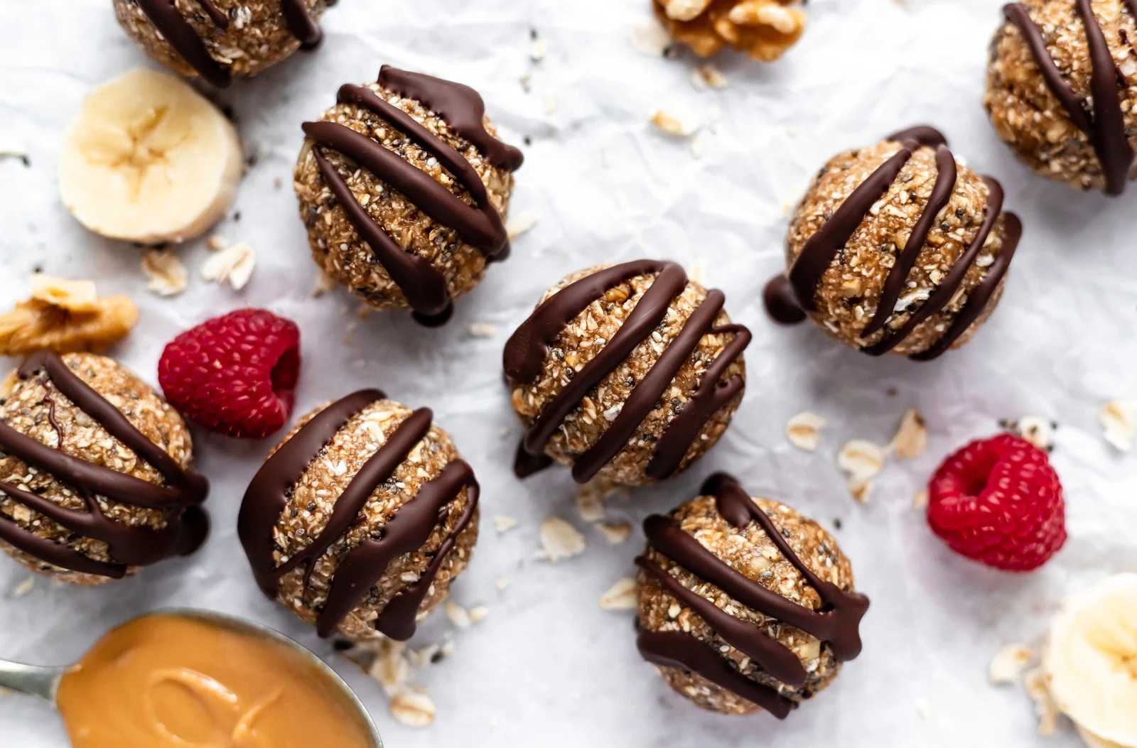 Easy No Bake Banana Energy Bites (taste like banana bread!)